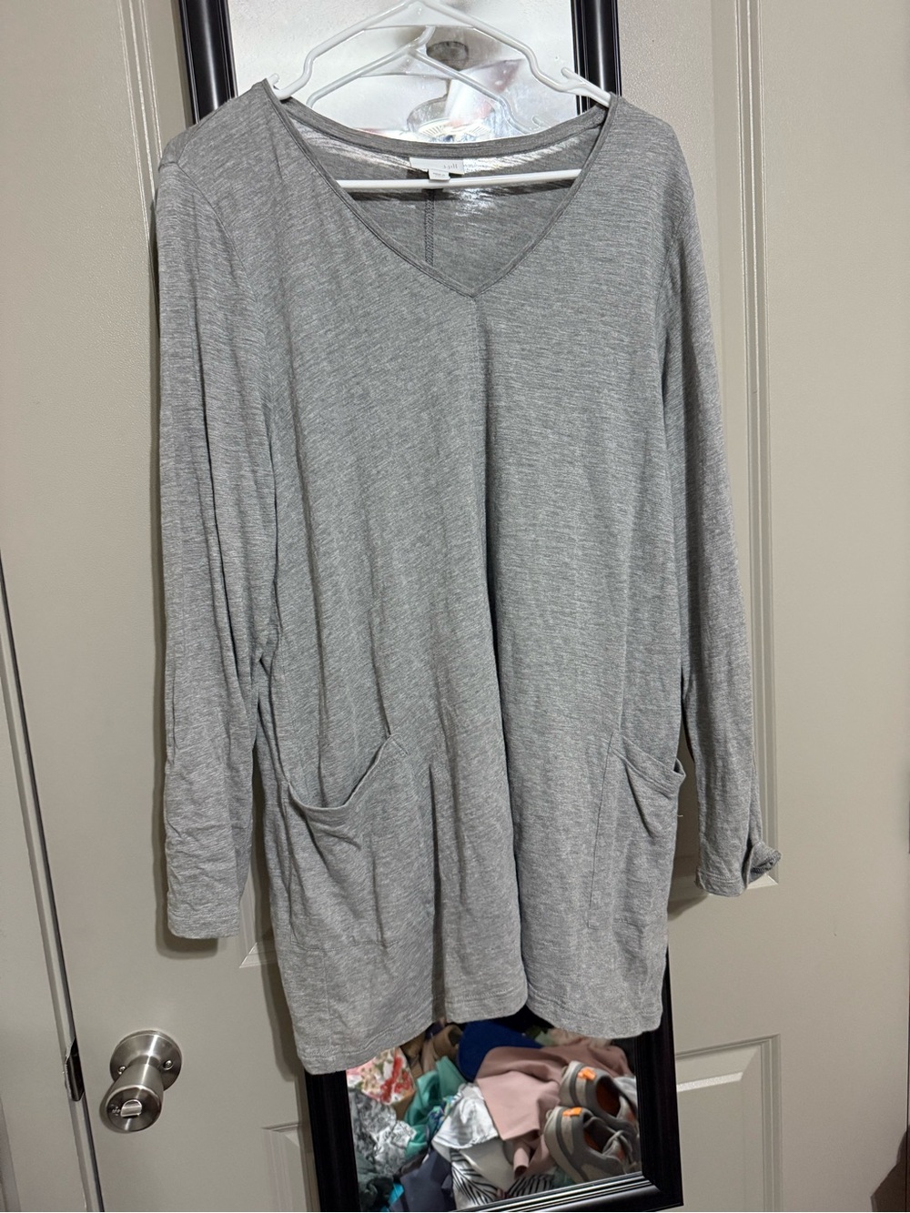 J. Jill Light Gray V-Neck Long Sleeve Tunic with Pockets